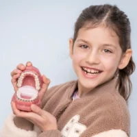 Feste Zahnspangen für Kinder und Jugendliche